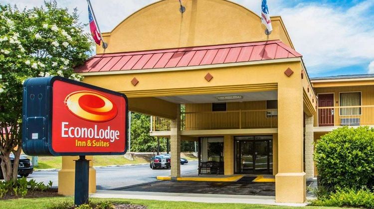 Econo Lodge Inn & Suites At Fort Benning Exterior