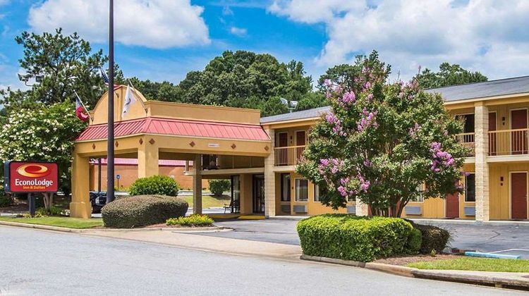 Econo Lodge Inn & Suites At Fort Benning Exterior