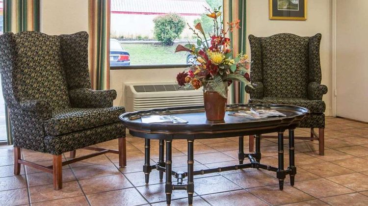 Econo Lodge Inn & Suites At Fort Benning Lobby