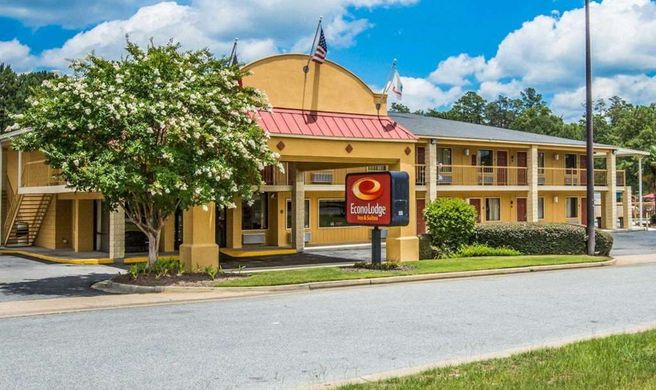 Econo Lodge Inn & Suites At Fort Benning Exterior