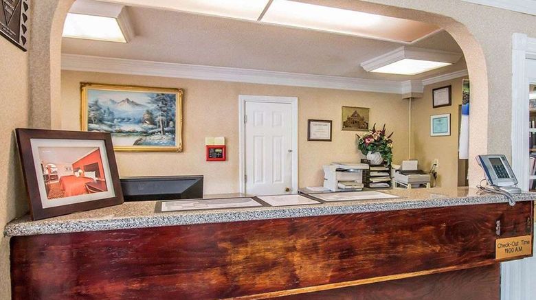 <b>Econo Lodge Richmond Hill Lobby</b>. Images powered by <a href="https://iceportal.shijigroup.com/" title="IcePortal" target="_blank">IcePortal</a>.