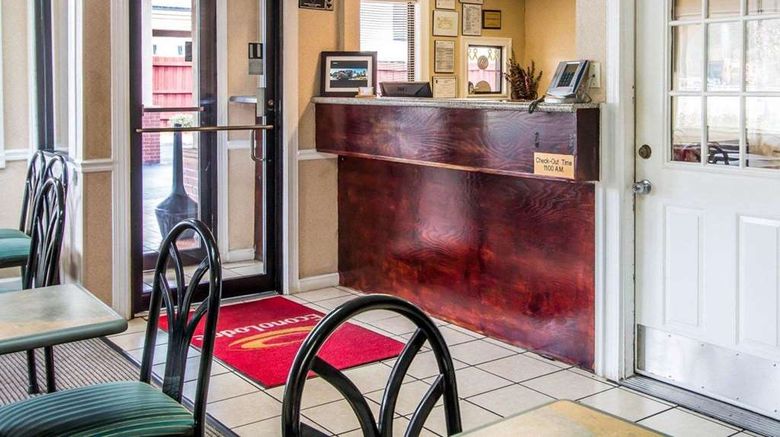 <b>Econo Lodge Richmond Hill Lobby</b>. Images powered by <a href="https://iceportal.shijigroup.com/" title="IcePortal" target="_blank">IcePortal</a>.