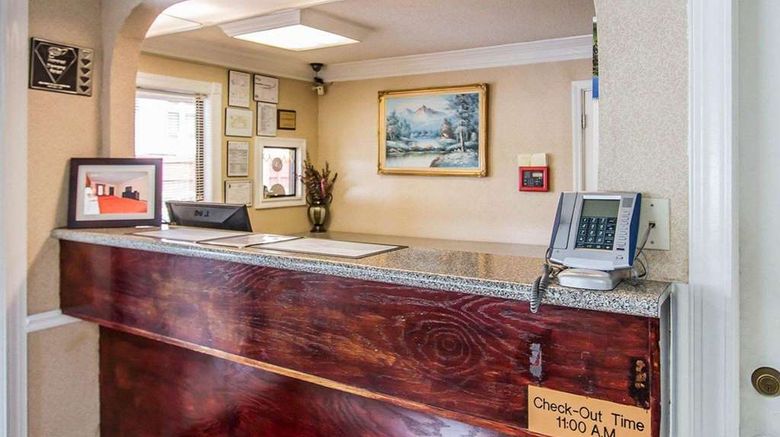 <b>Econo Lodge Richmond Hill Lobby</b>. Images powered by <a href="https://iceportal.shijigroup.com/" title="IcePortal" target="_blank">IcePortal</a>.