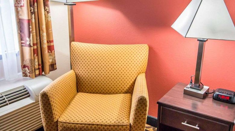 <b>Econo Lodge Richmond Hill Room</b>. Images powered by <a href="https://iceportal.shijigroup.com/" title="IcePortal" target="_blank">IcePortal</a>.