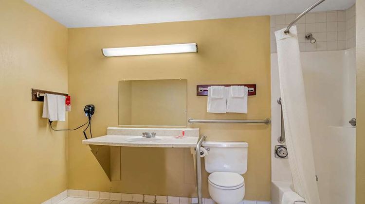 Econo Lodge Room