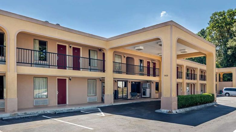 <b>Econo Lodge Exterior</b>. Images powered by <a href="https://iceportal.shijigroup.com/" title="IcePortal" target="_blank">IcePortal</a>.