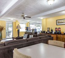 Econo Lodge Byron Lobby