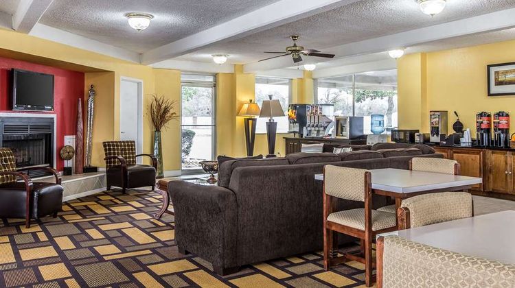 Econo Lodge Byron Lobby