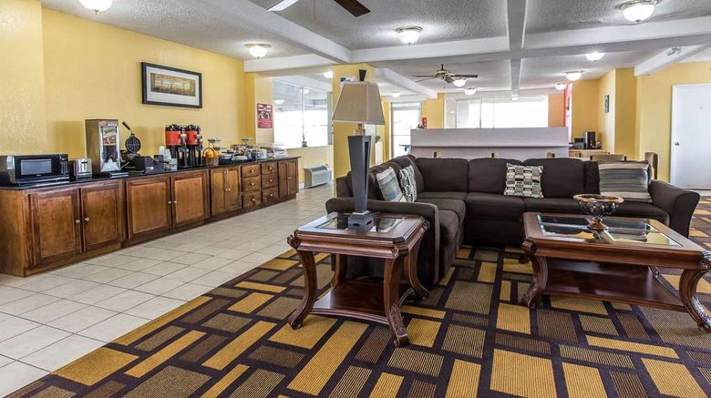 <b>Econo Lodge Byron Restaurant</b>. Images powered by <a href="https://iceportal.shijigroup.com/" title="IcePortal" target="_blank">IcePortal</a>.