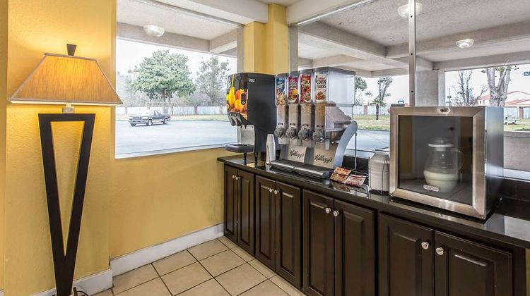 Econo Lodge Byron Restaurant