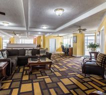 Econo Lodge Byron Lobby