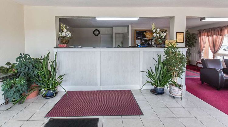 Rodeway Inn & Suites Marietta Lobby