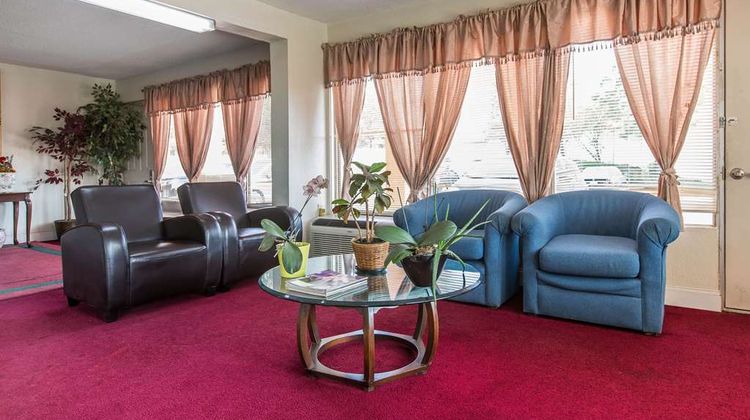 Rodeway Inn & Suites Marietta Lobby
