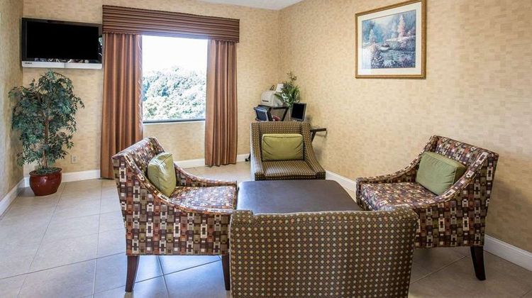 Quality Inn Dahlonega Lobby