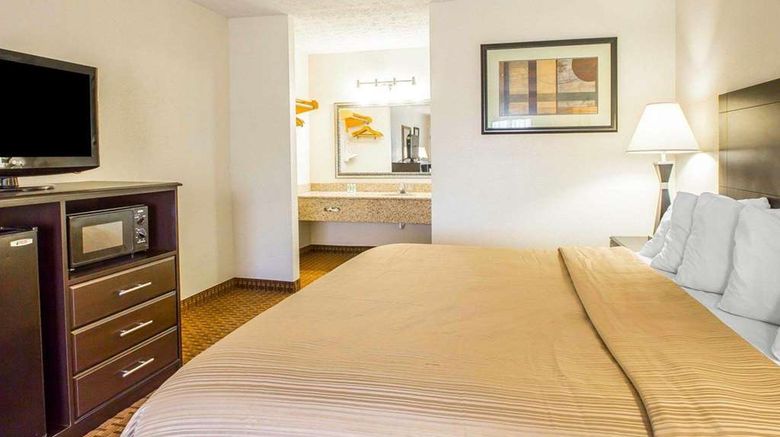 <b>Quality Inn Dahlonega Room</b>. Images powered by <a href="https://iceportal.shijigroup.com/" title="IcePortal" target="_blank">IcePortal</a>.