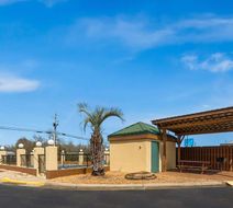 Quality Inn Exterior