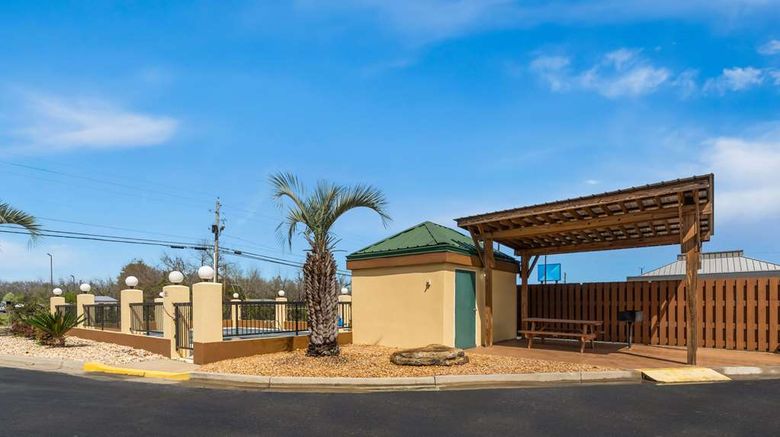 <b>Quality Inn Exterior</b>. Images powered by <a href="https://iceportal.shijigroup.com/" title="IcePortal" target="_blank">IcePortal</a>.