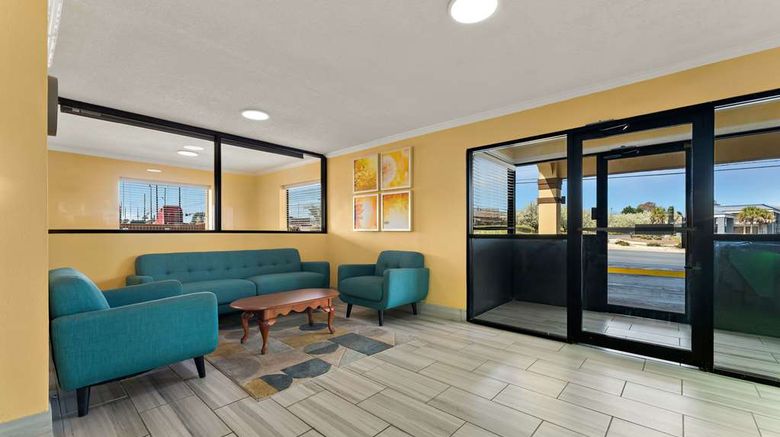 <b>Quality Inn Lobby</b>. Images powered by <a href="https://iceportal.shijigroup.com/" title="IcePortal" target="_blank">IcePortal</a>.