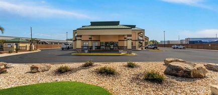 Quality Inn Exterior