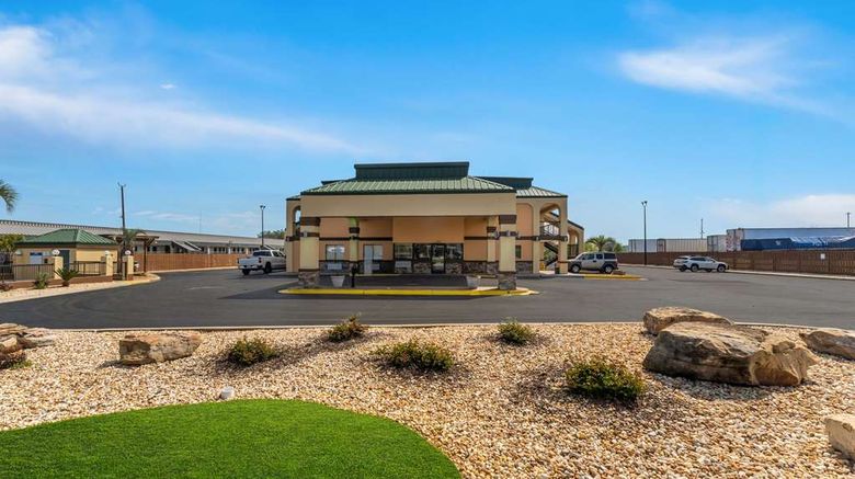 <b>Quality Inn Exterior</b>. Images powered by <a href="https://iceportal.shijigroup.com/" title="IcePortal" target="_blank">IcePortal</a>.