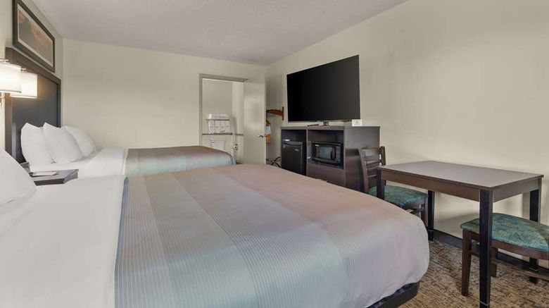 <b>Quality Inn Room</b>. Images powered by <a href="https://iceportal.shijigroup.com/" title="IcePortal" target="_blank">IcePortal</a>.