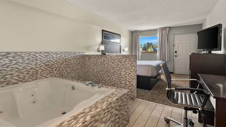 <b>Quality Inn Suite</b>. Images powered by <a href="https://iceportal.shijigroup.com/" title="IcePortal" target="_blank">IcePortal</a>.