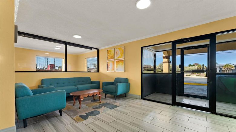 <b>Quality Inn Lobby</b>. Images powered by <a href="https://iceportal.shijigroup.com/" title="IcePortal" target="_blank">IcePortal</a>.