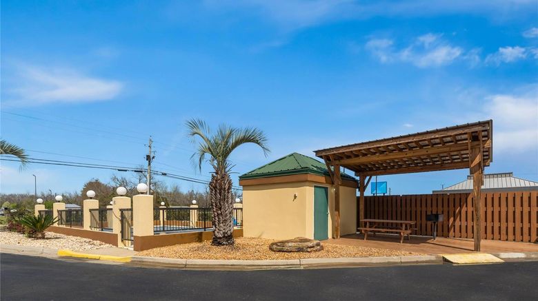 <b>Quality Inn Exterior</b>. Images powered by <a href="https://iceportal.shijigroup.com/" title="IcePortal" target="_blank">IcePortal</a>.