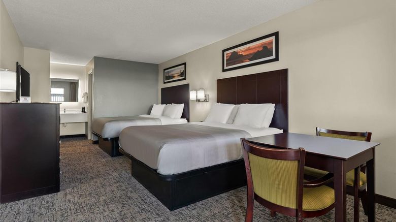 <b>Quality Inn Room</b>. Images powered by <a href="https://iceportal.shijigroup.com/" title="IcePortal" target="_blank">IcePortal</a>.