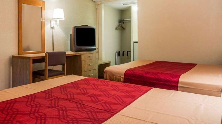 <b>Econo Lodge Atlanta College Park Room</b>. Images powered by <a href="https://iceportal.shijigroup.com/" title="IcePortal" target="_blank">IcePortal</a>.