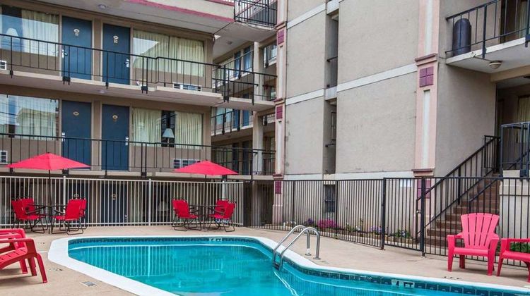 Econo Lodge Atlanta College Park Pool