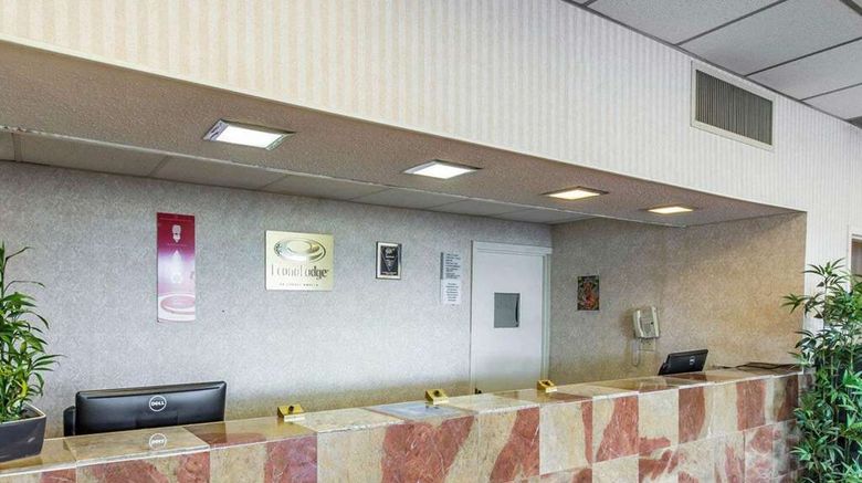 <b>Econo Lodge Calhoun Lobby</b>. Images powered by <a href="https://iceportal.shijigroup.com/" title="IcePortal" target="_blank">IcePortal</a>.