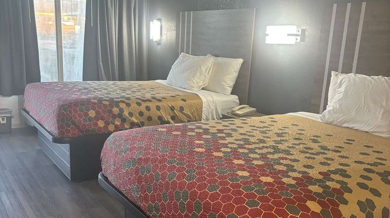 <b>Econo Lodge Calhoun Room</b>. Images powered by <a href="https://iceportal.shijigroup.com/" title="IcePortal" target="_blank">IcePortal</a>.