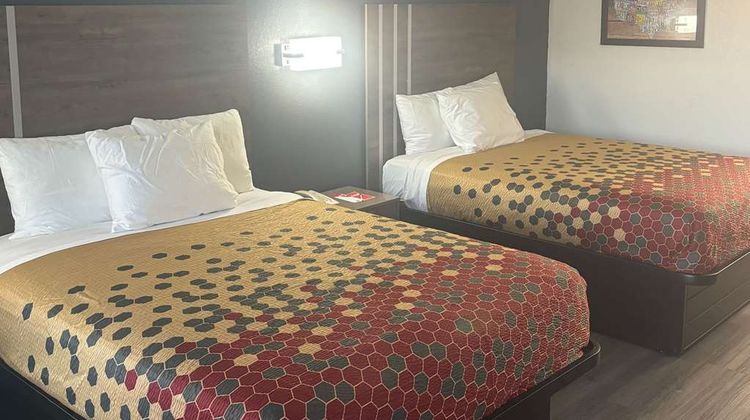 Econo Lodge Calhoun Room