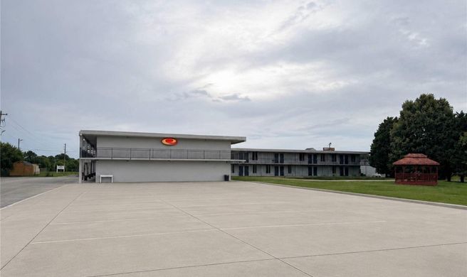 Econo Lodge Calhoun Exterior