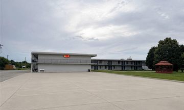 Econo Lodge Calhoun