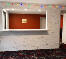 Econo Lodge Calhoun Lobby