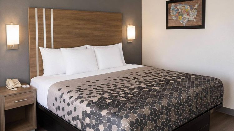 Econo Lodge Calhoun Room