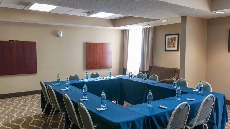 <b>Comfort Inn and Suites LaGrange East Meeting</b>. Images powered by <a href="https://iceportal.shijigroup.com/" title="IcePortal" target="_blank">IcePortal</a>.