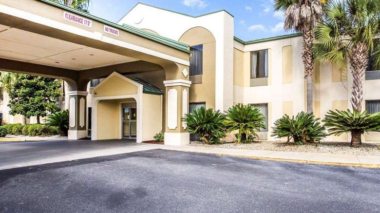 <b>Quality Inn Darien Exterior</b>. Images powered by <a href="https://iceportal.shijigroup.com/" title="IcePortal" target="_blank">IcePortal</a>.