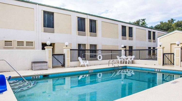 Quality Inn Darien Pool