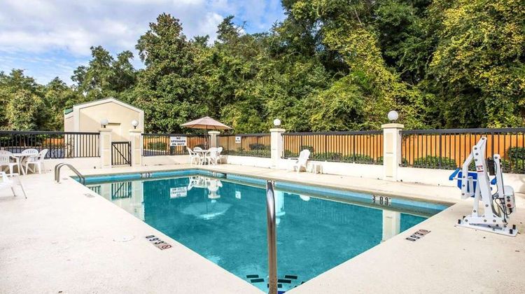 Quality Inn Darien Pool