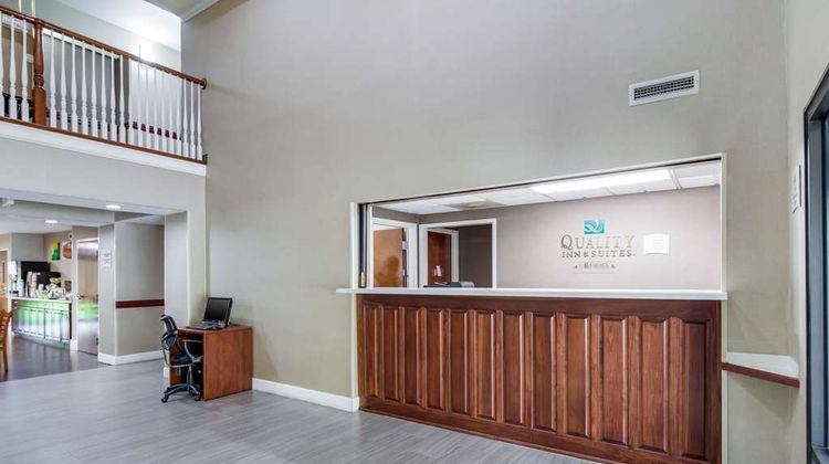 Quality Inn & Suites Lobby