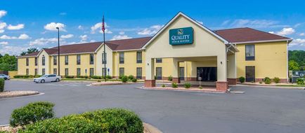 Quality Inn & Suites Exterior