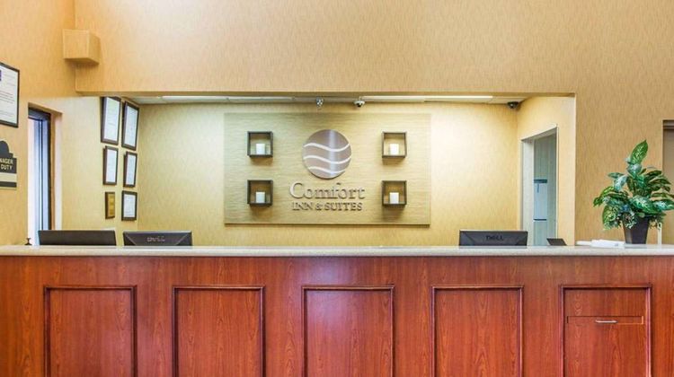 Comfort Inn and Suites at Stone Mountain Lobby