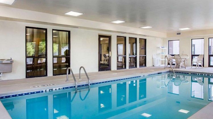 Comfort Inn and Suites at Stone Mountain Pool