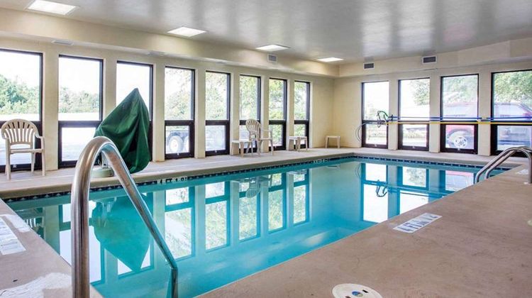 Comfort Inn and Suites at Stone Mountain Pool