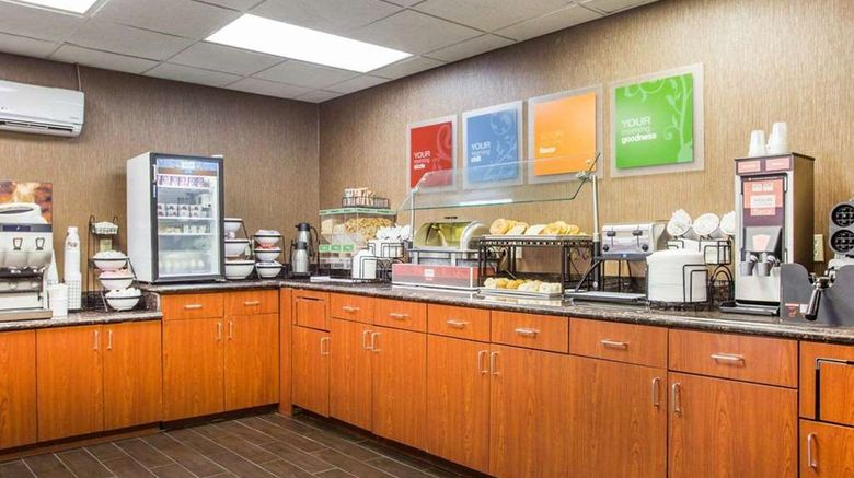 <b>Comfort Inn and Suites at Stone Mountain Restaurant</b>. Images powered by <a href="https://iceportal.shijigroup.com/" title="IcePortal" target="_blank">IcePortal</a>.