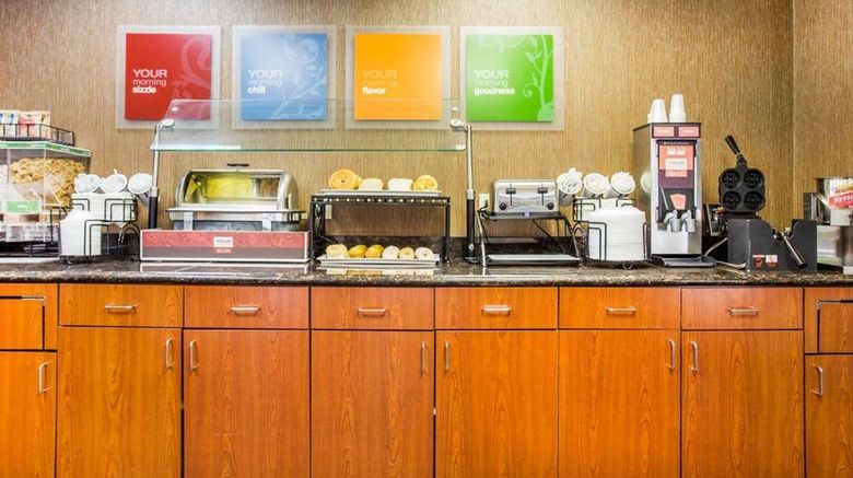<b>Comfort Inn and Suites at Stone Mountain Restaurant</b>. Images powered by <a href="https://iceportal.shijigroup.com/" title="IcePortal" target="_blank">IcePortal</a>.