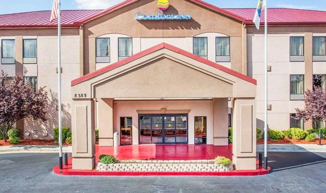Comfort Inn and Suites at Stone Mountain Exterior